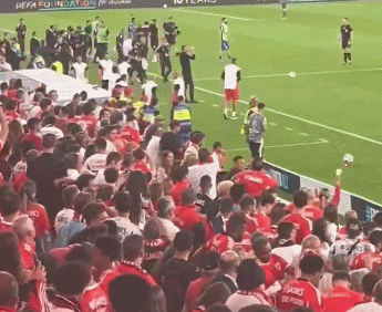 卡拉巴赫的, 万观众, gif