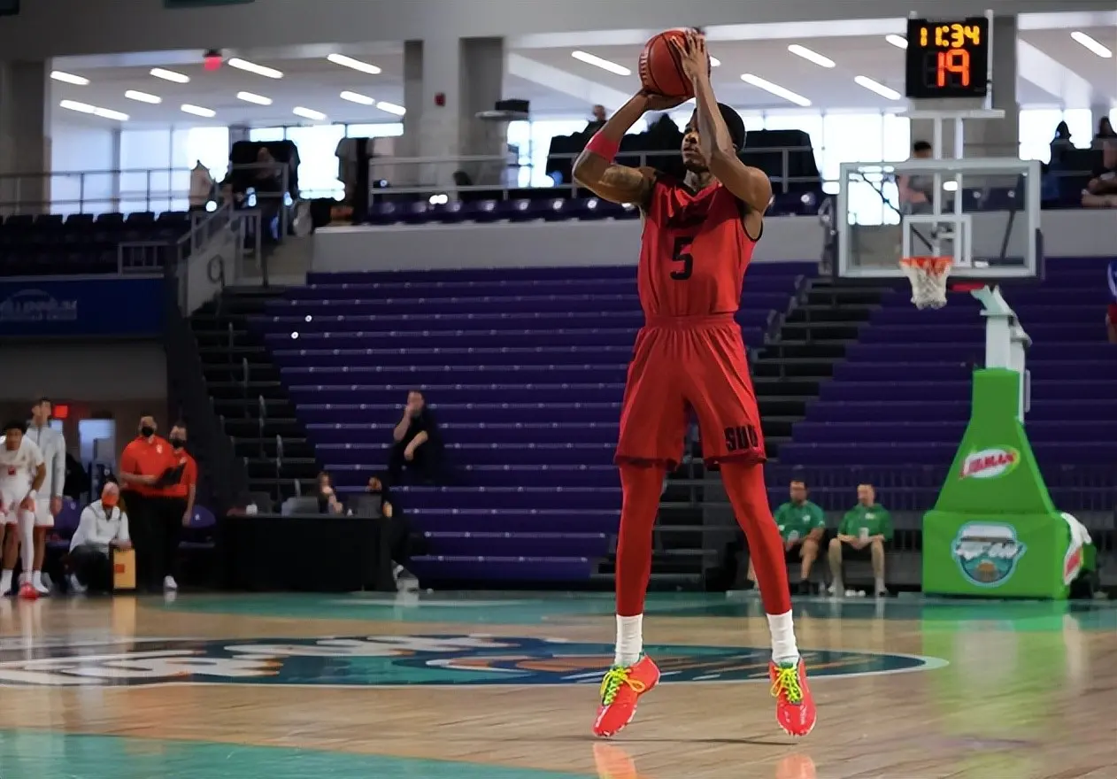 src, 签一裁, 卡佩拉